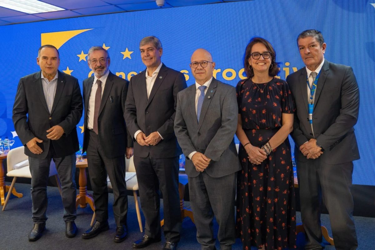Representantes do setor produtivo, do Governo Federal, da ABDI e da ApexBrasil participaram do Conexões Produtivas, realizado na Fieg, para discutir inovação, competitividade e oportunidades para a indústria goiana (Fotos: Thaís Holanda/ABD)