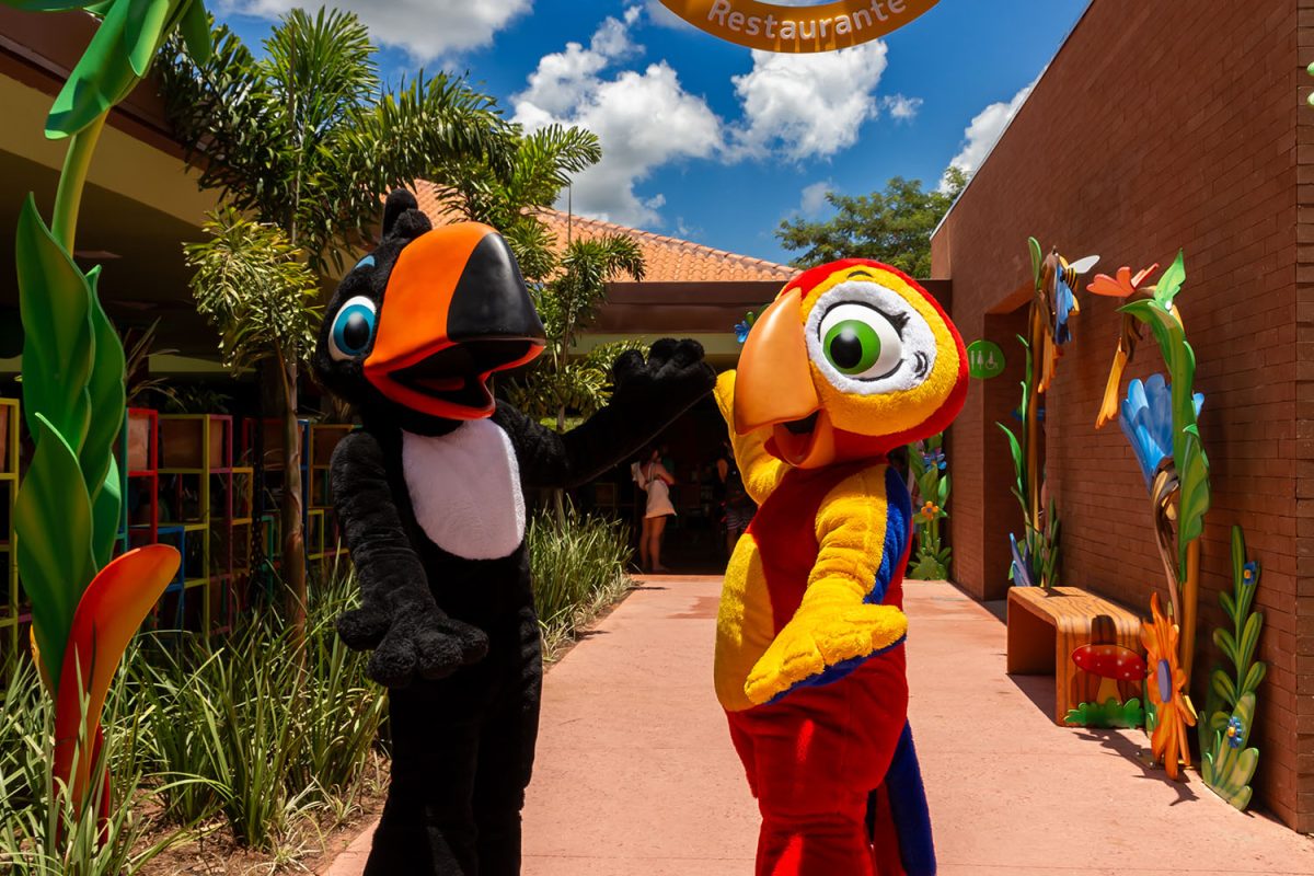 Hot Park inaugura restaurante temático inspirado em personagens da Turminha da Zooeira
