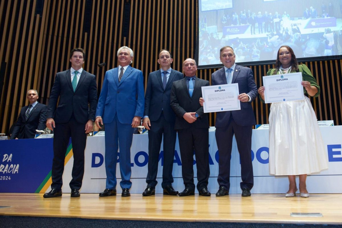 diplomacao-sandromabel-scaled