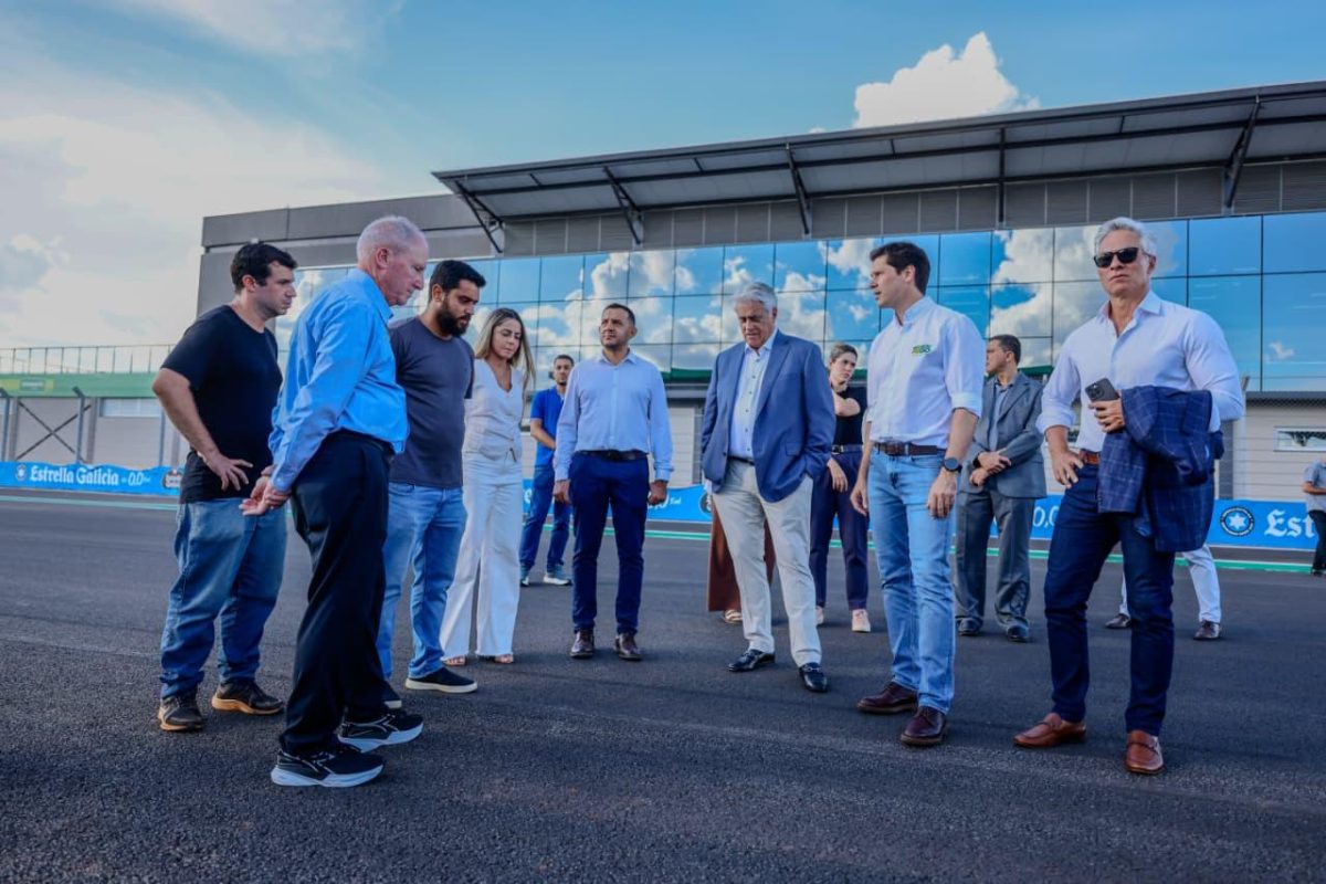 Governador Daniel Vilela acompanha diretores da Fórmula Indy em vistoria no Autódromo Internacional Ayrton Senna