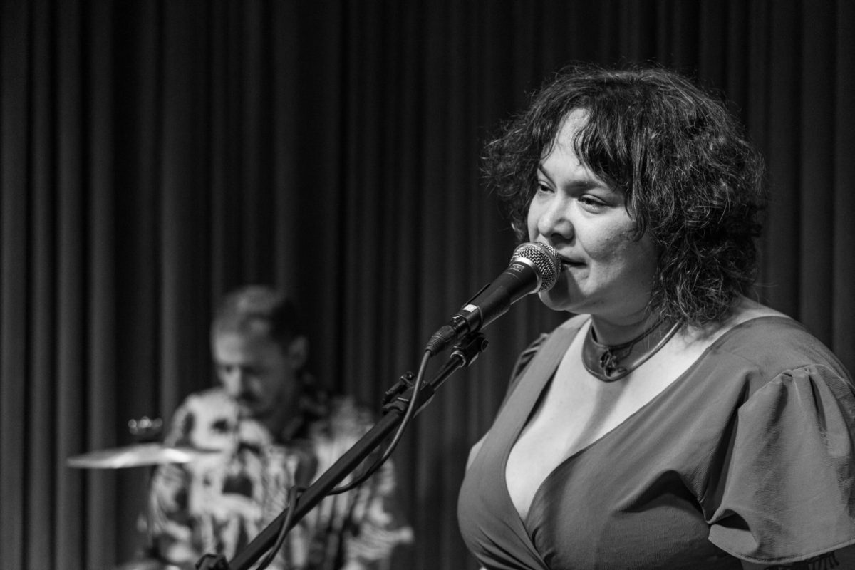 lanca-livro-sobre-a-musica-de-Andre-Abujamra-scaled-1