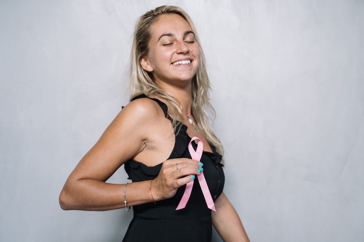 Encontro da ACIEG Mulher em celebração ao Outubro Rosa reúne informação médica e relatos de mulheres para incentivar a prevenção do câncer de mama. (Foto: Pexels)