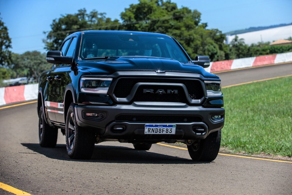 ram1500rebel-63b5e6f4a299e-1