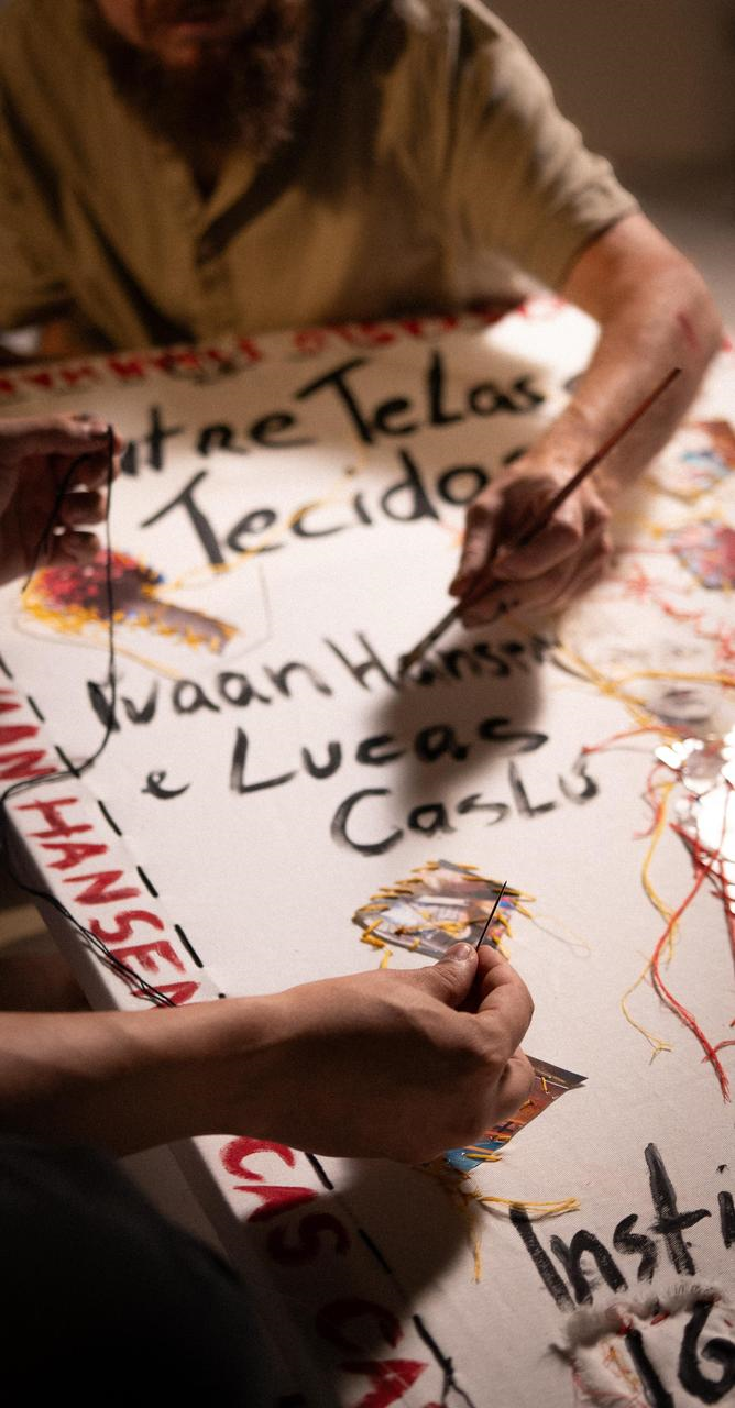 entre telas e tecidos exposição de arte